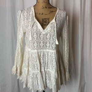V Christina Ivory Floral Lace Blouse Tiered Women’s Sz M Boho Ruffle Cuff